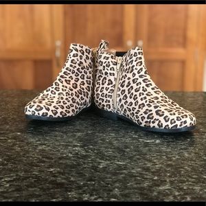 GAP kids leopard print booties